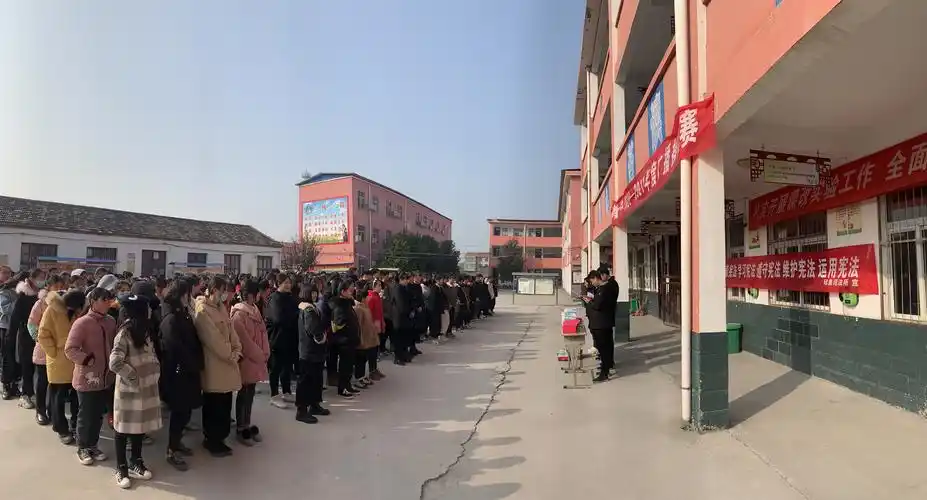 鹿邑县邱集乡中心校开展"送宪进校园 法治伴我行"宣传教育活动