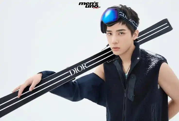 分享一组王安宇图片给大家,图中的明星图片壁纸会点缀你的电脑桌面