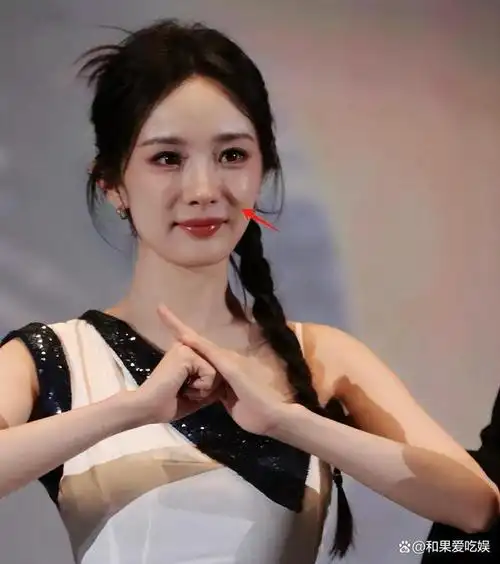 36岁赵丽颖对比34岁杨幂皮相老去和骨相老去的差距一目了然