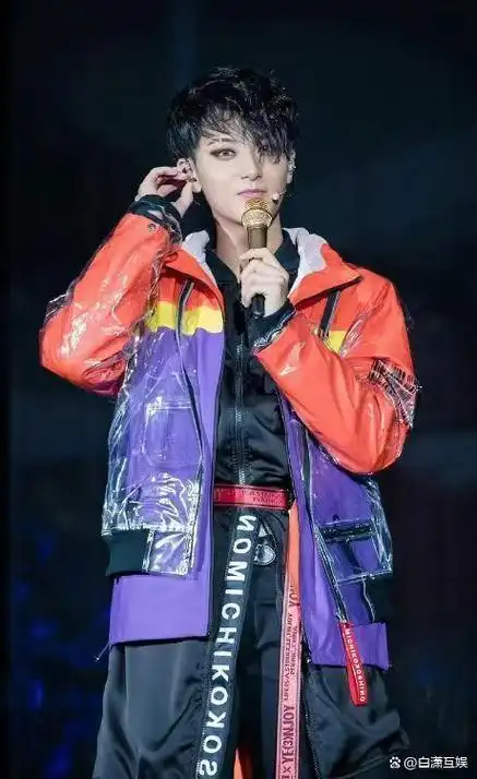 黄子韬说:"只有鹿晗能让我取消所有行程,我直接飞机过来看他了".