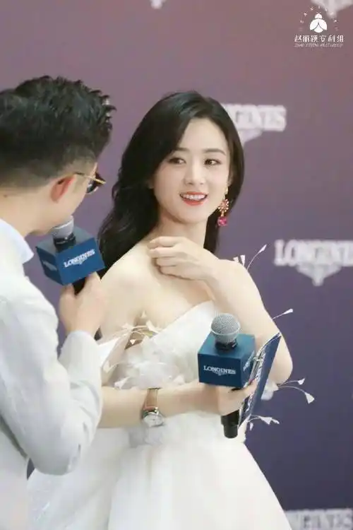 36岁赵丽颖活动生图曝光,脸部发腮手臂赘肉明显,被质疑中年发福_变化