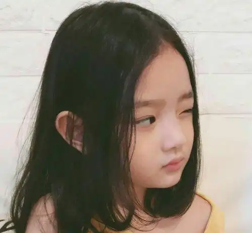 12岁大女童什么发型合适些 六年级小女孩这几款发型成经典