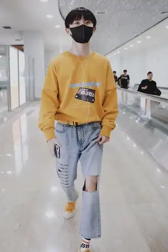 马嘉祺私服穿搭简单干净是疯狂心动的男孩没错了