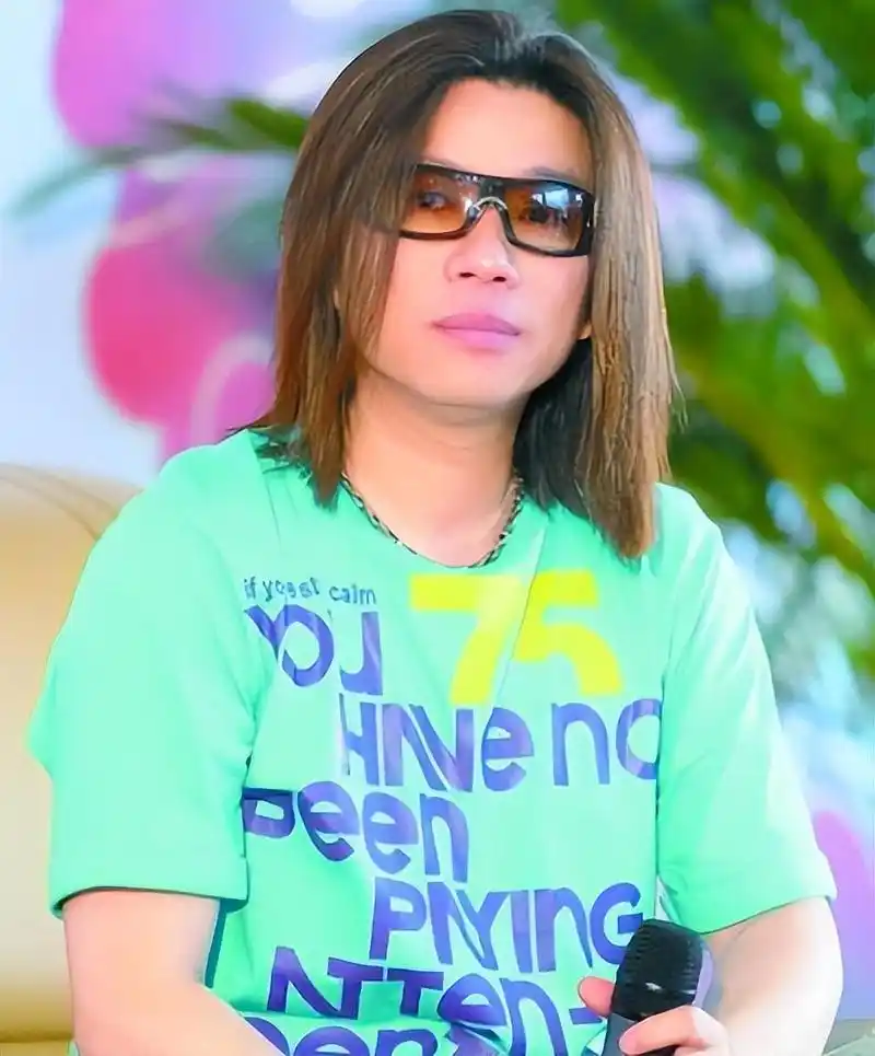 当时的郭峰,一直是以幕后制作人的身份出现,名气也仅限于音乐人圈子.