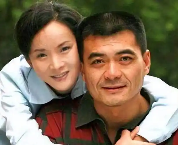 独自陪儿子长大,如今的选择令人感动_王新军_孩子_进行