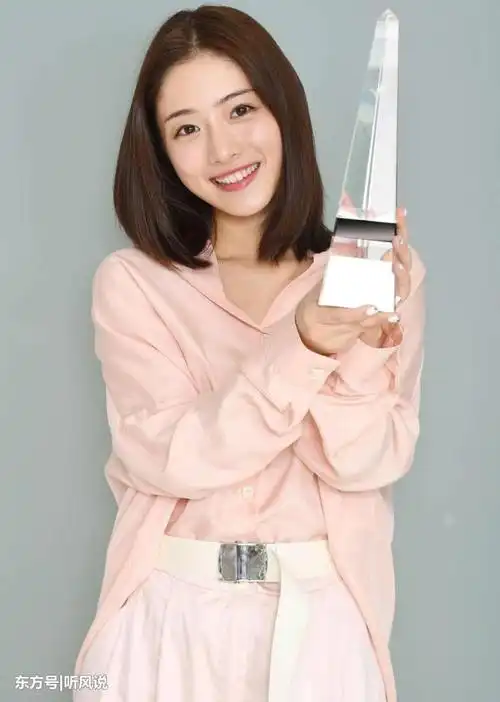 她16岁从3万人中出道,23岁遭遇事业滑铁卢,今美得不像话!