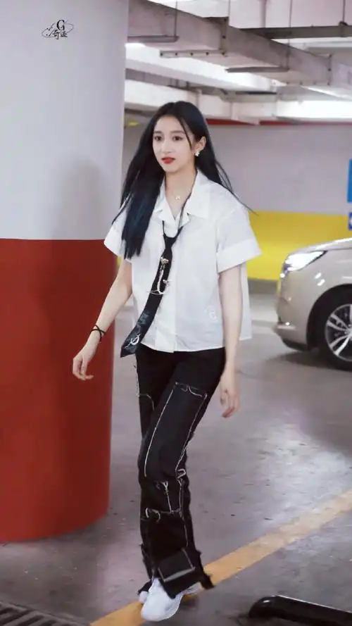 关晓彤蓝色长发挑染##关晓彤最后的赢家蓝发造型路透##关晓彤蓝缮