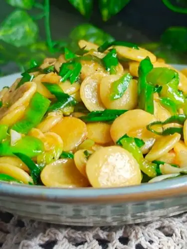 炒土豆丝菜谱合集共有38篇炒土豆丝菜谱 家常小炒土豆丝土豆,韭菜,胡