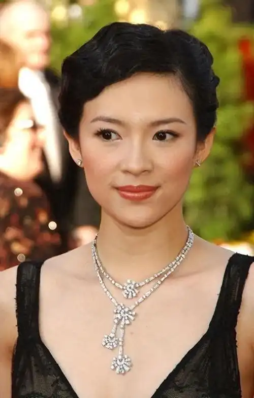 镜头前美若天仙真人黑瘦干瘪这9位上镜脸的女星反差好大