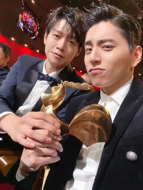 组图:合影狂魔王大陆!妻夫木聪刘昊然倪妮魏大勋都有出镜