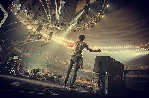 [cnblue][新闻]161201 日巡余韵未散!容和不舍分享演唱会背影照