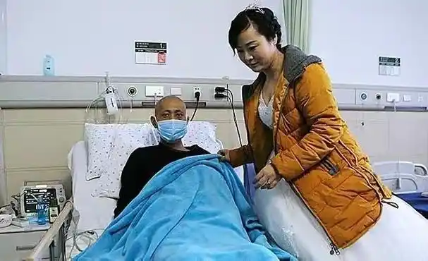 回顾女子不顾父母反对坚持嫁40岁的网恋男友结婚17天丈夫离世