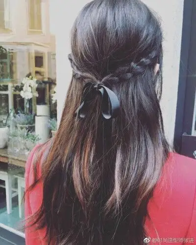 迪丽热巴背影图.