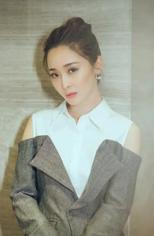 分享一组李曼图片给大家,图中的明星图片壁纸会点缀你的电脑桌面,美化