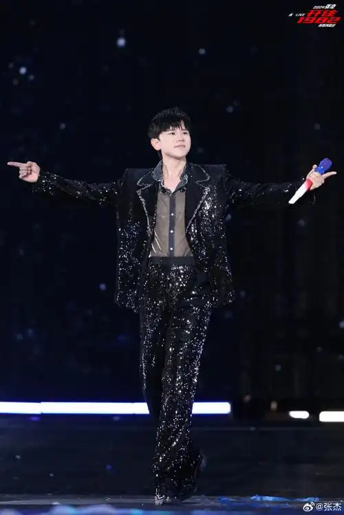 张杰鸟巢演唱会加场##这是张杰给的第一个大惊喜吗