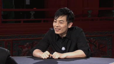 大笑拍桌朱亚文真心英雄gif动图_动态图_表情包下载_soogif