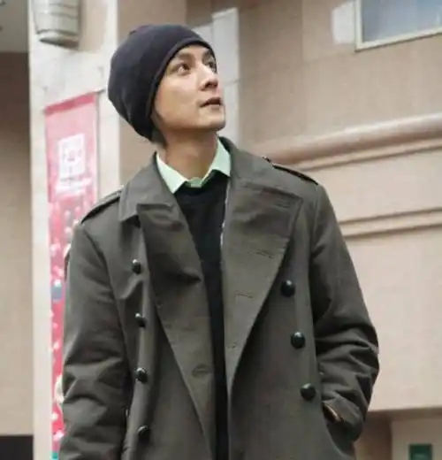 原创吴彦祖生图曝光45岁胡子邋遢发际线堪忧竟意外撞脸赵本山