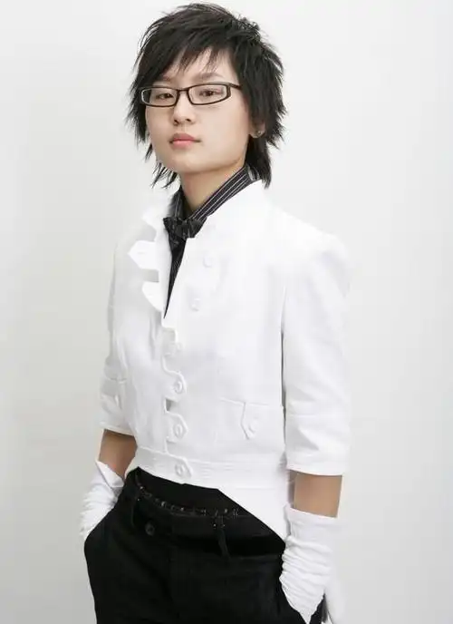 参加《超级女声》出道至今,已经过了这么多年了,周笔畅在娱乐圈中还是