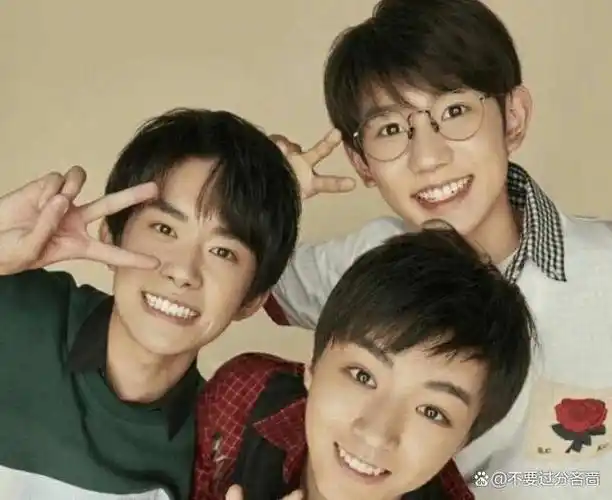 官博晒tfboys自拍照三人发型穿着神同步网友默契十足