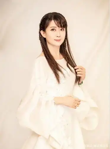 明星美照,图一女星孟庭苇,一席白色连衣裙清新脱俗,好迷人!