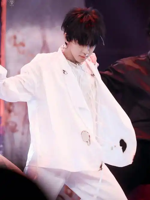 贺峻霖病娇感拉满