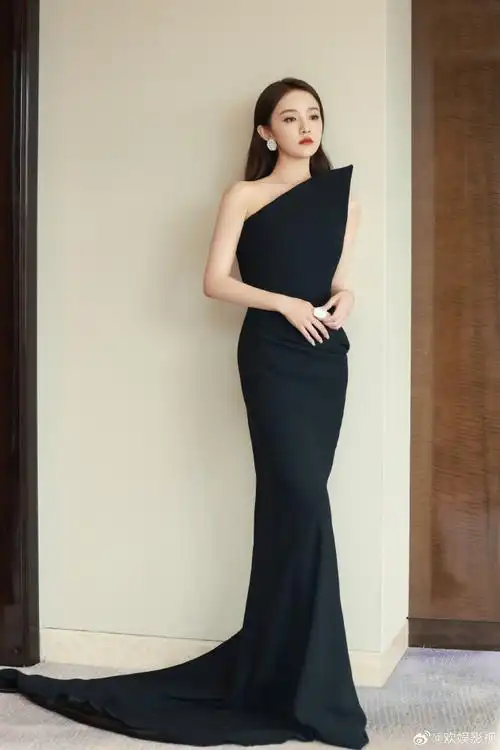 欢娱影视演员@吴佳怡_six今日出席第37届大众电影百花奖颁奖典礼.