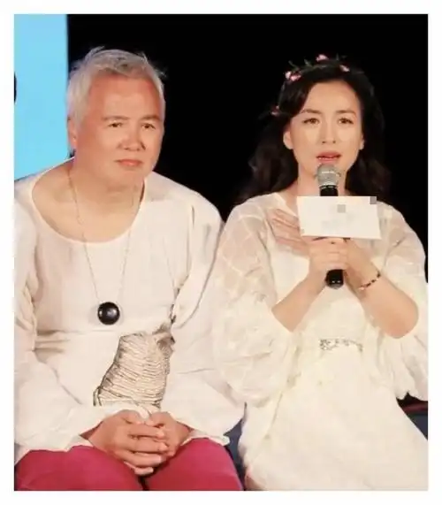 年龄不是距离?四位女星与父辈老公引热议,同框似跨代