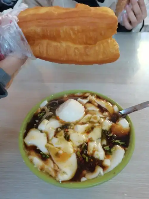 油条鸡蛋豆腐脑早餐吃饱没烦恼