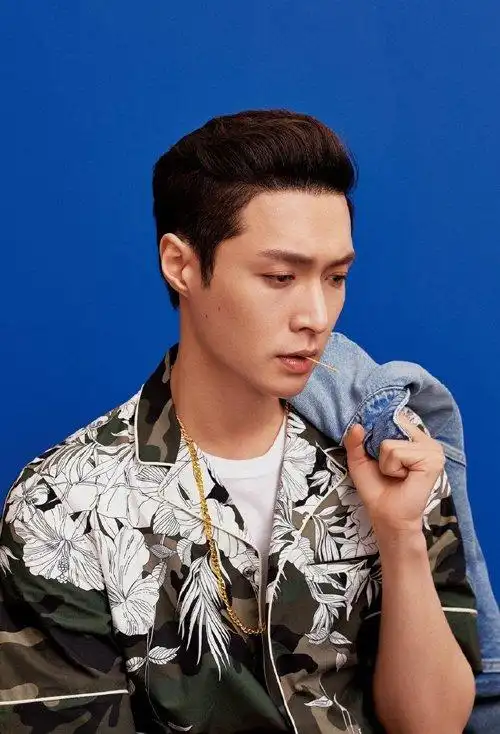 男生头发向后梳的发型帅气流行大背头短发造型