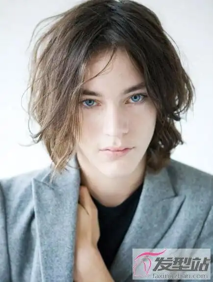 男生留长发过渡期发型 选对发型尴尬期也超帅_发型站_最新流行发型