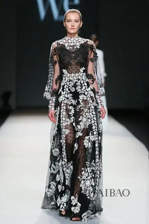 wecouture 在上海时装周发布2017秋冬高级订制"混生体"系列.