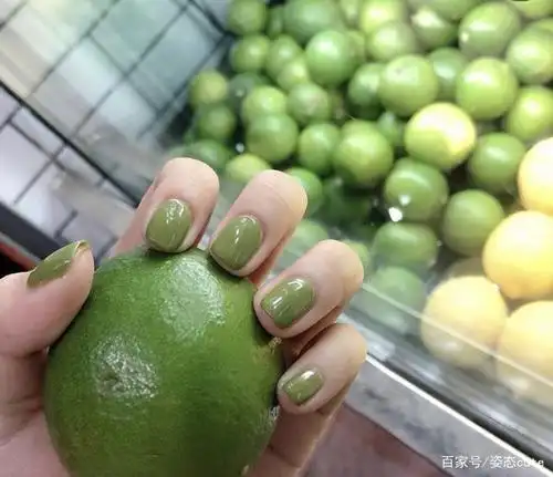 黄皮妹子也可以轻松驾驭的美甲,今年夏天巨显白的绿色美甲