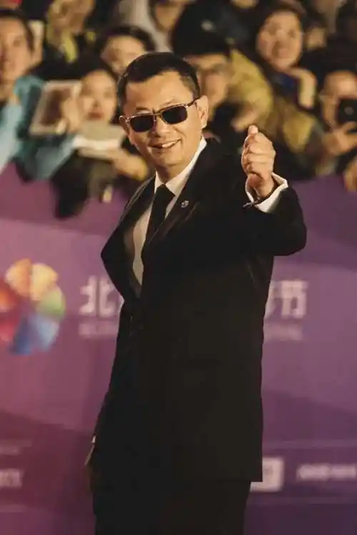 "墨镜王"王家卫亮相北影节分享挑选标准  时隔多年《爱神·手》加长版