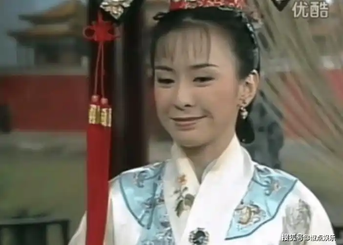 最美"纪晓芙":被相恋12年男友劈腿,一生未婚未育,54岁依旧优雅_潘仪君