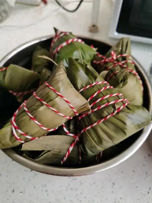 郑州疫情期间不岀门在家包粽子