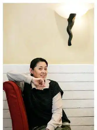 她曾是电视一姐,走入人生低谷时,抽烟发福,身材慢慢走样_倪萍_时候