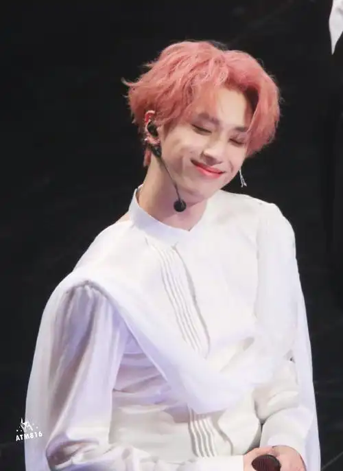 严浩翔超话78#严浩翔楼非楼演唱会#  我感到宇宙正在流动,在你的