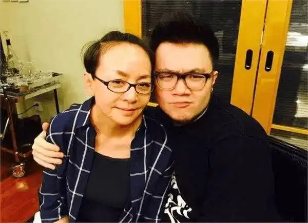 英达自曝娶梁欢的原因宋丹丹性感漂亮但梁欢性格好