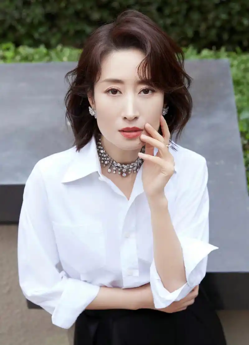 刘敏涛# 又纯又欲的身材,前凸后翘,纤瘦苗条的小蛮腰,勾魂的眼神让人