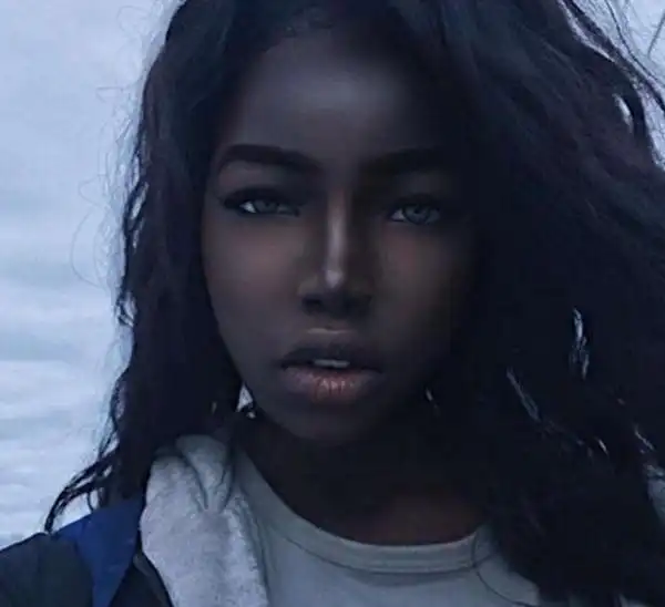 被称为黑珍珠的女孩,世界上最漂亮的黑人美女,黑皮肤一样能美!