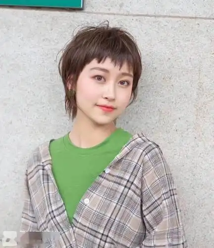 短发女生,可以搭配这些刘海!_发型