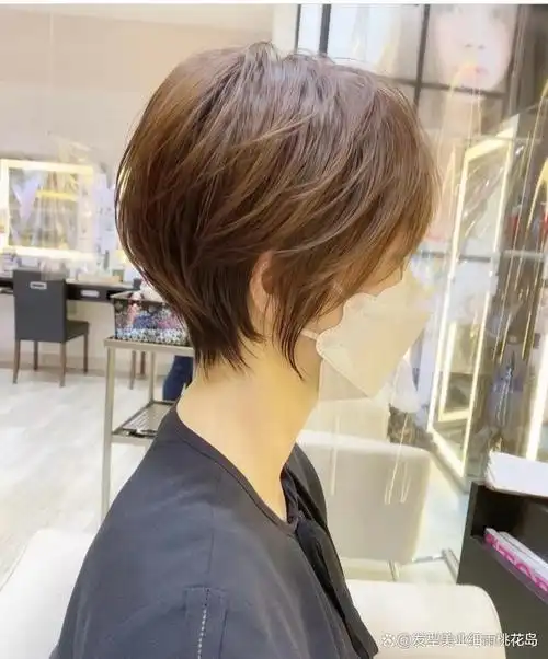 刘海,气质都是不一样的,而且也可以选择烫纹理,是短发造型中的首选