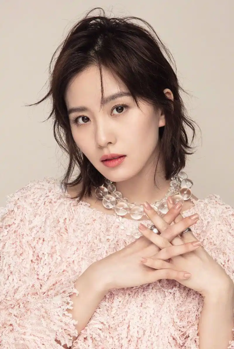 首页 图片大全 明星 刘诗诗最新时尚杂志封面大片 (4/ 7) 2018-03-21