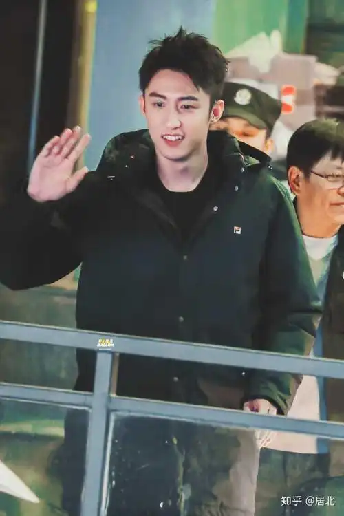 如何评价黄景瑜的长相?