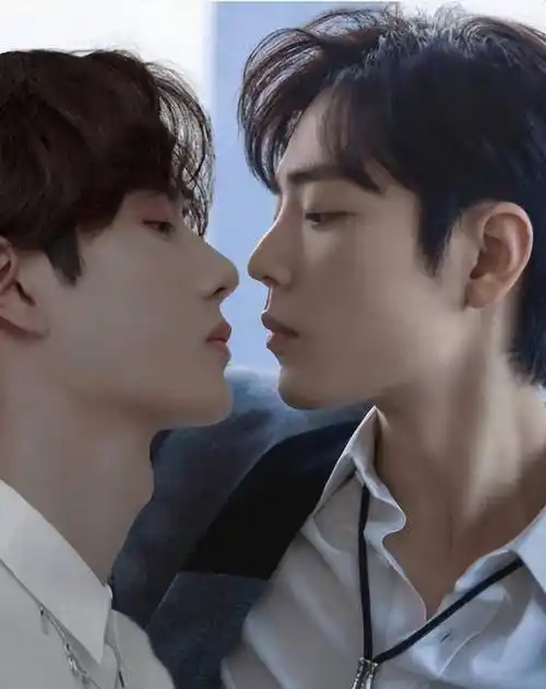 《陈情令》中的王一博跟肖战,为何多年过后却形同陌路?