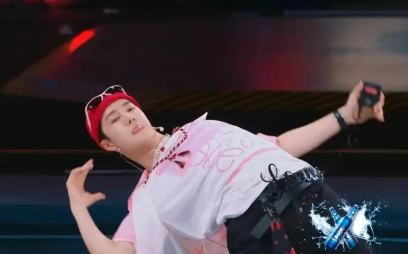 王一博这个临场反应这个下腰