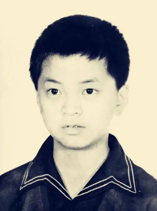 如今看起来温文尔雅的李健,小时候可完全不是这样的.