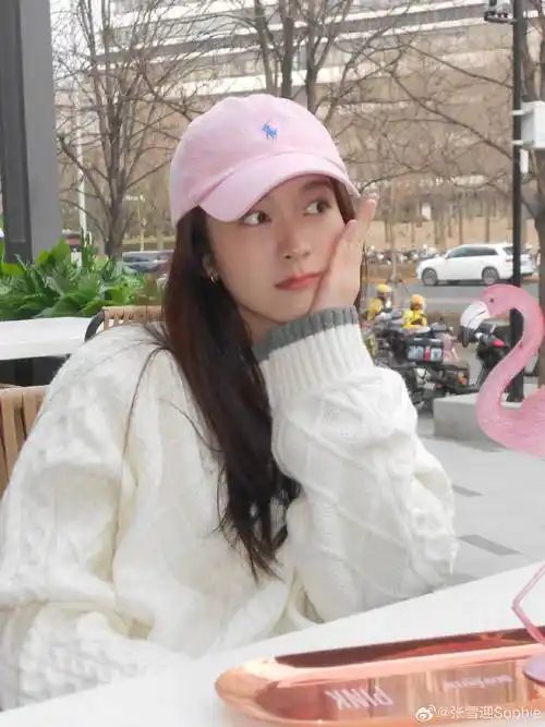 原创张雪迎晒九宫格美照肤白貌美惹人爱笑容甜美宛如初恋