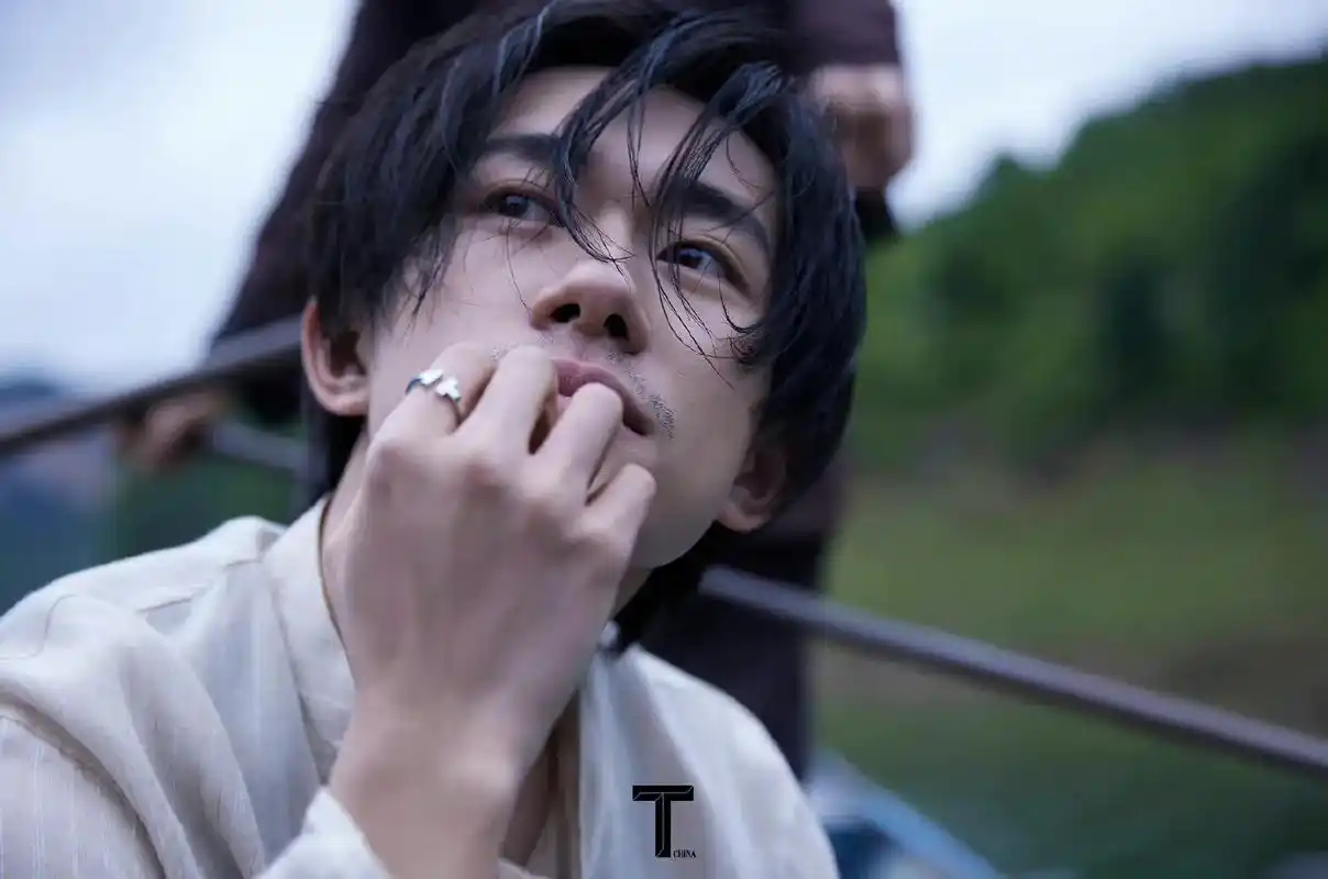 易烊千玺#易烊千玺壁纸 我丢啊怎么这么帅啊! - 抖音