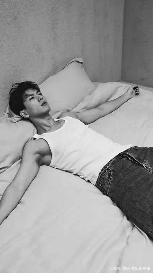 李现晒刮胡图,真实再现男明星宅在家的样子